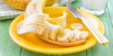 香蕉在盘子里